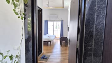 Luxury Room, City View | Premium bedding, down duvets, memory-foam beds, individually decorated
