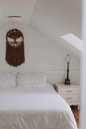 Iron/ironing board, travel crib, WiFi, bed sheets