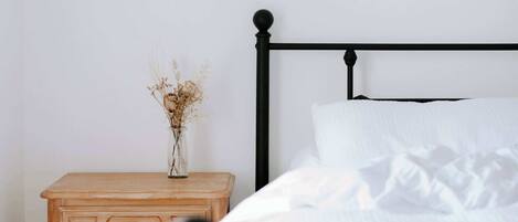 Iron/ironing board, travel cot, WiFi, bed sheets