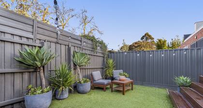 Stylish 3-Bed Thornbury Stay with Outdoor Lounge