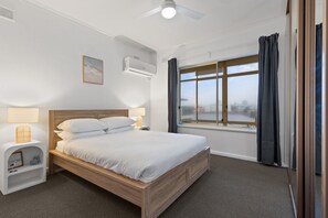 2 habitaciones, tabla de planchar con plancha, wifi y ropa de cama