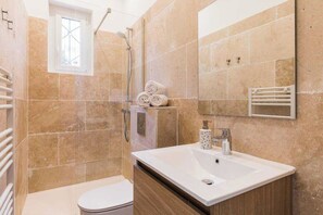 Apartment | Bathroom