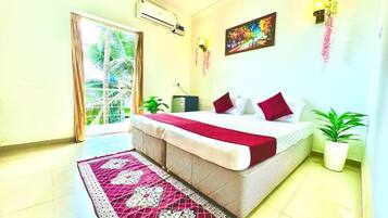 Superior Double Room, 1 King Bed, Air conditioning, Partial Ocean View | Free WiFi, bed sheets