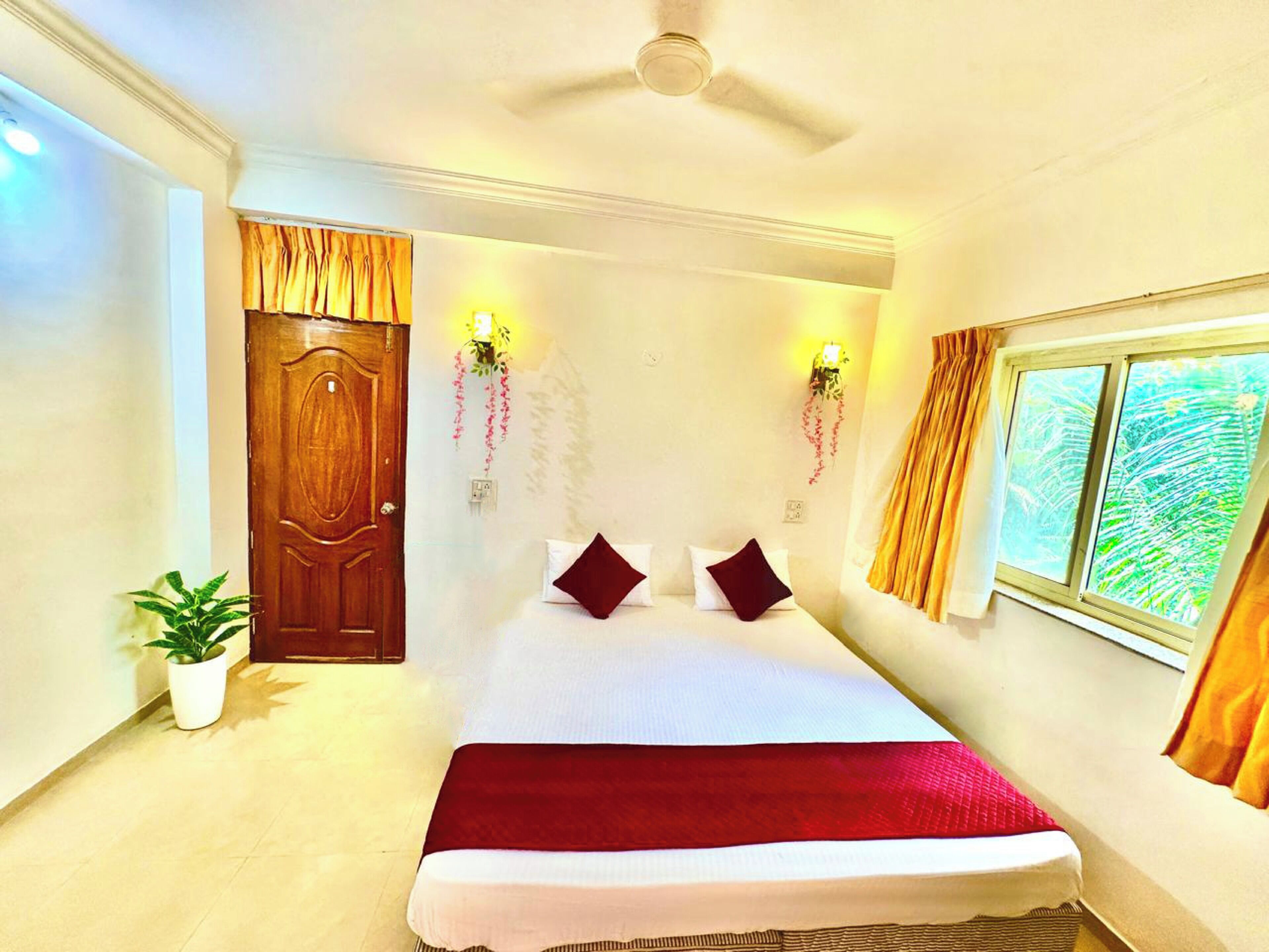 Deluxe Room, 1 King Bed, Air conditioning, Beachfront | Free WiFi, bed sheets