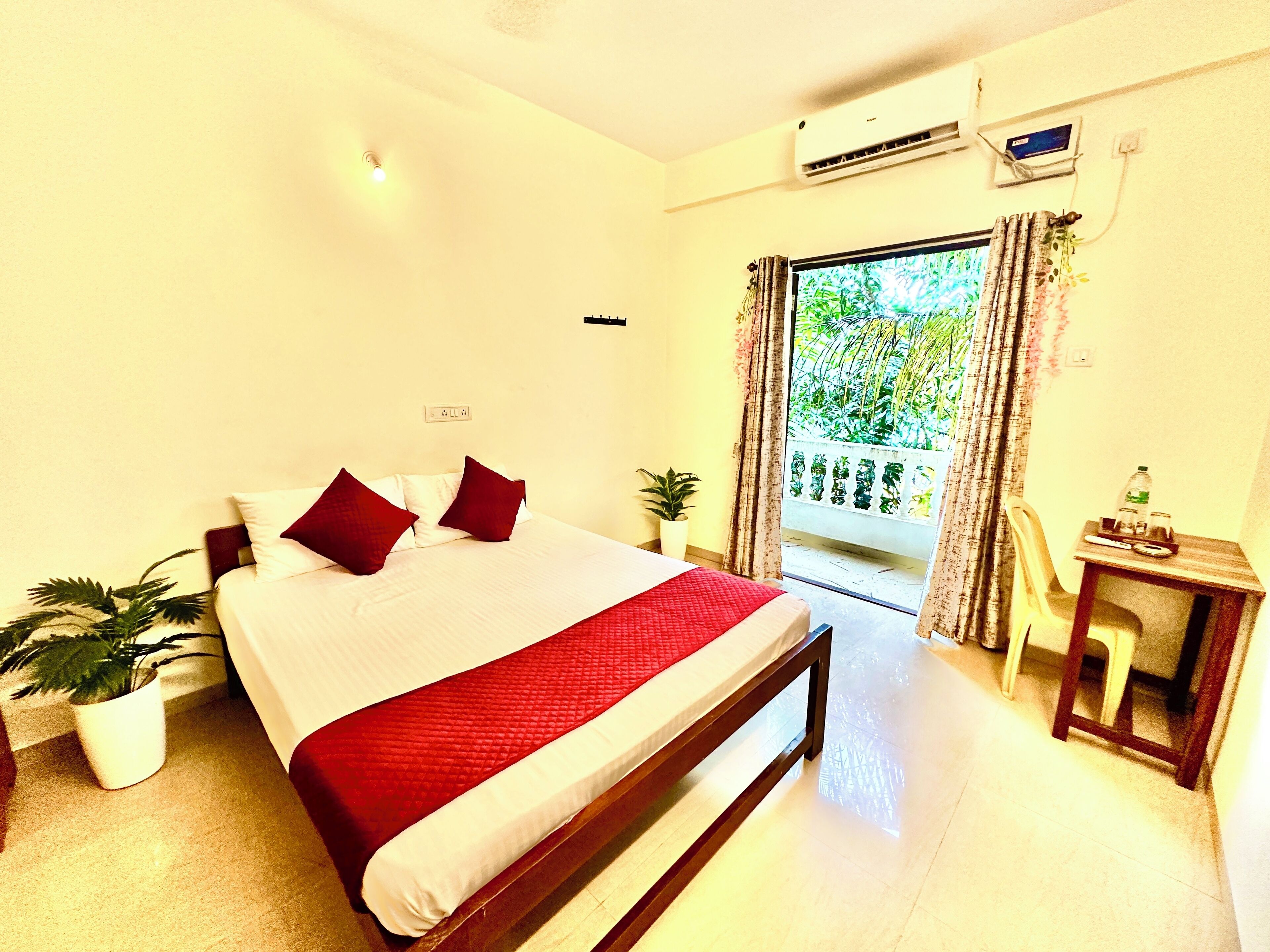Gallery Double Room, 1 Queen Bed, Air conditioning, Beachside