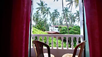 Chambre Double Galerie, 1 grand lit, climatisation, en bord de plage | Wi-Fi gratuit, draps fournis