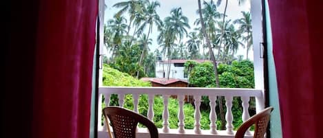 Gallery Double Room, 1 Queen Bed, Air conditioning, Beachside