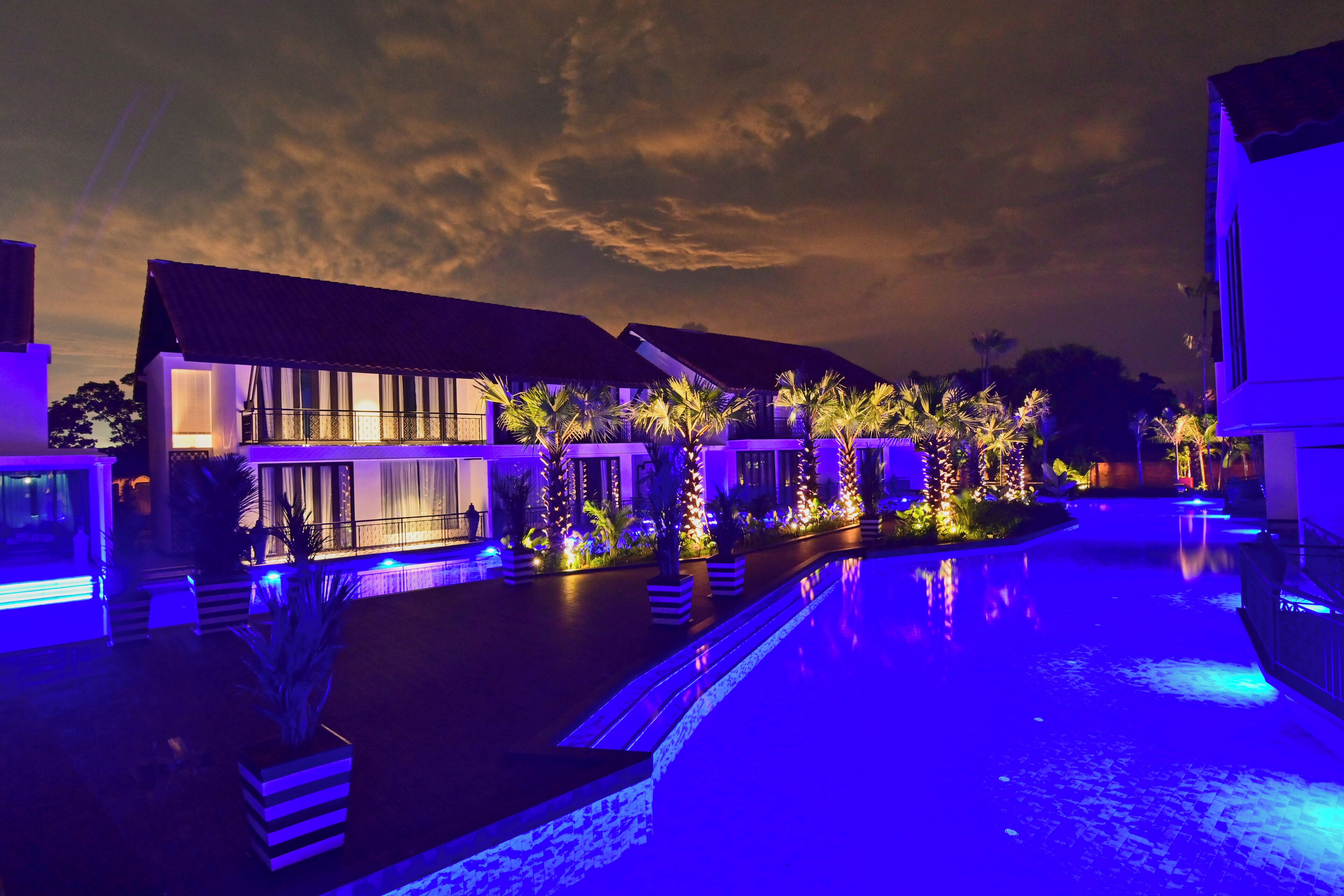 Indoor pool, pool loungers
