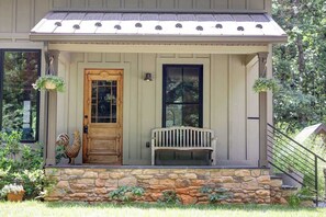 Exterior detail - Cottage at Deer Ridge Farm (Charlottesville)
