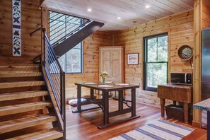Interior - Cottage at Deer Ridge Farm (Charlottesville)