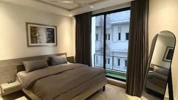 Superior Apartment | Desk, laptop workspace, free WiFi