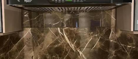 Superior Apartment | Private kitchen | Mini-fridge, microwave, oven, stovetop