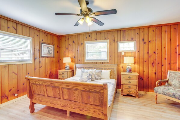 3 bedrooms, iron/ironing board, internet, bed sheets