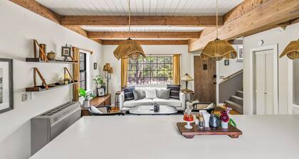 Charming cottage in beautiful Mendocino with WiFi