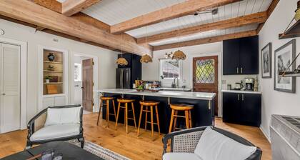 Charming Pet-Friendly Cottage in Beautiful Coastal Mendocino with Wi-Fi