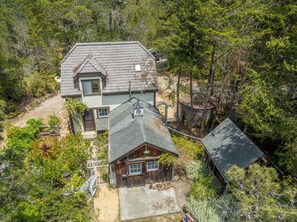 Exterior - Charming cottage in beautiful Mendocino with WiFi (Mendocino)