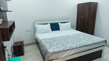 Camera Deluxe con letto matrimoniale o 2 letti singoli | Una scrivania, postazione laptop, Wi-Fi gratuito