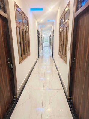 Desk, laptop workspace, free WiFi - Hotel Sita Palace  (Faizabad)