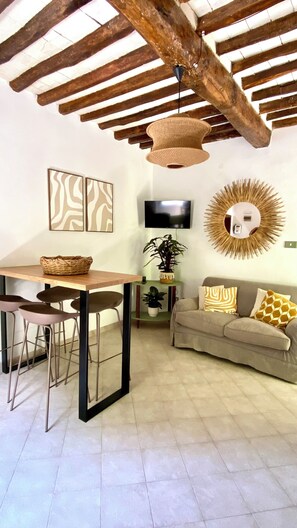 Interior - HOUSE ON THE RIVER surrounded by greenery just minutes from the beaches of Versilia. (Toscana)