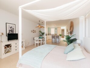 Iron/ironing board, internet, bed sheets