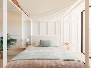 2 bedrooms, iron/ironing board, internet, bed sheets