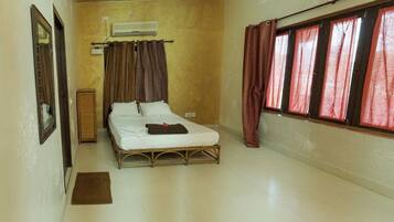 Deluxe Double Room | In-room safe, free WiFi