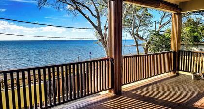 Charming 2-bedroom villa with WiFi, AC in pleasant Vieux Grand Port