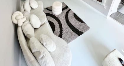 Ultra modern stylish LOFT close to everything! Parking, balcony, fireplace, Wifi