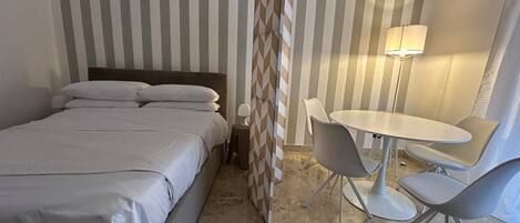 مكواة/لوح كي وواي فاي وملاءات أسرّة