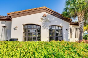 Exterior - Pool & Lazy River: Windsor House 9 Mi to Disney! (Kissimmee)