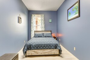 Escritorio, internet y ropa de cama