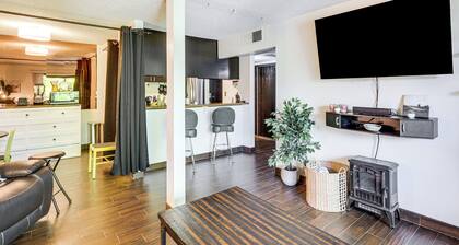 Walk to Virginia Lake: Reno Condo w/ Balcony!