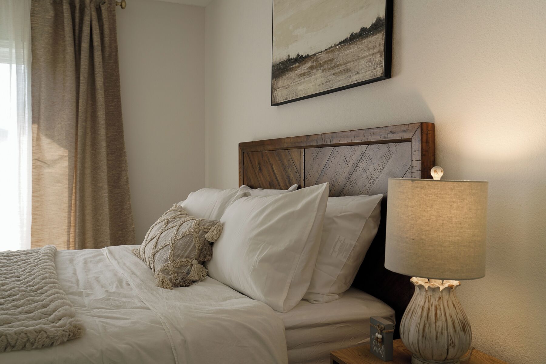 4 bedrooms, iron/ironing board, WiFi, bed sheets