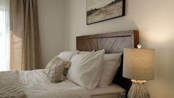 4 bedrooms, iron/ironing board, WiFi, bed sheets