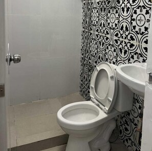 Bruser, gratis toiletartikler, håndklæder