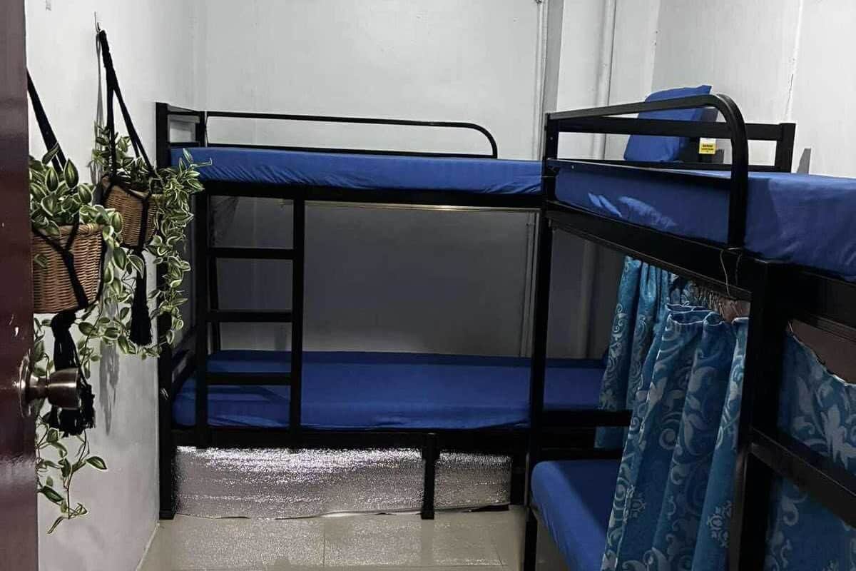 Soundproofing, free WiFi, bed sheets