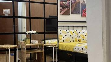 Soundproofing, free WiFi, bed sheets