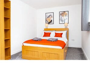 2 Schlafzimmer, Schreibtisch, Bügeleisen/Bügelbrett, kostenloses WLAN