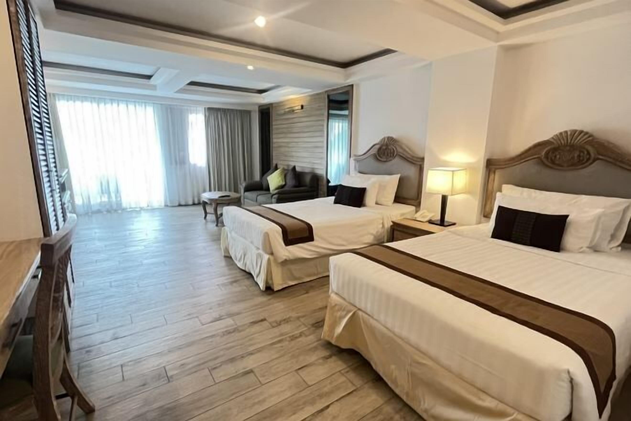 Bureau, espace de travail pour ordinateur portable, Wi-Fi gratuit