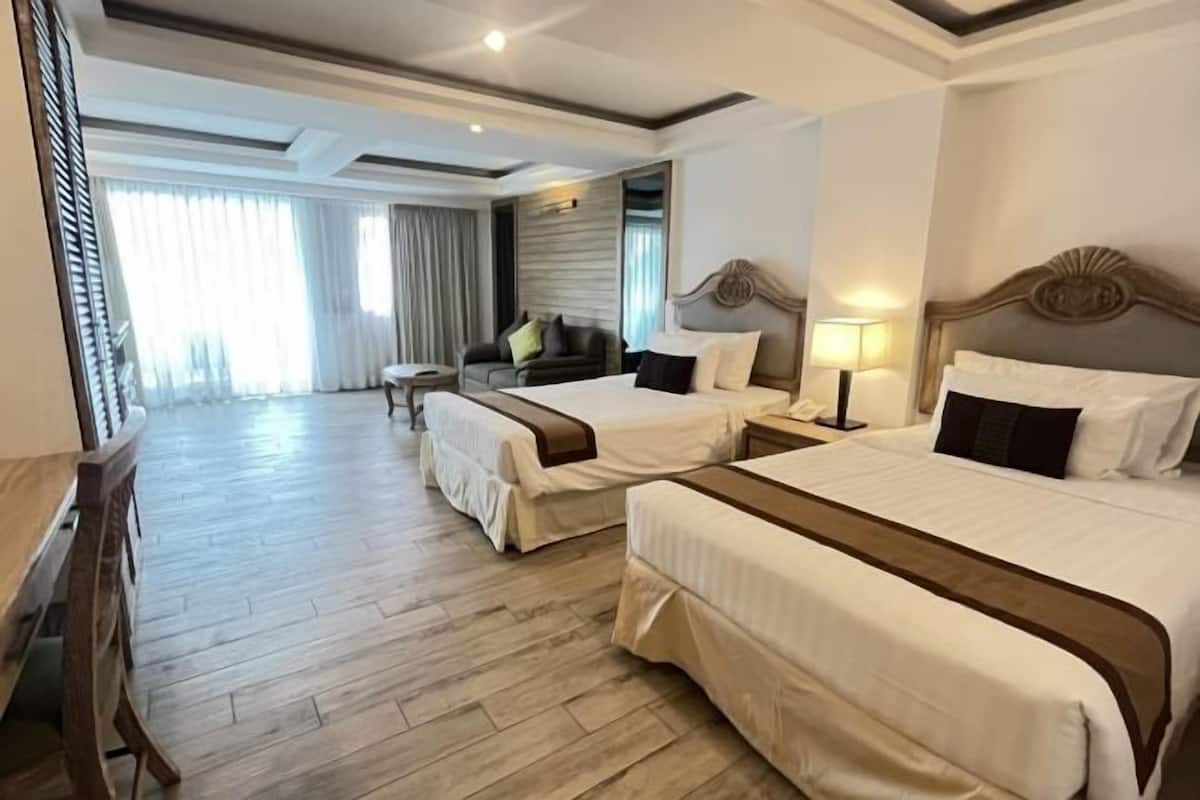 Een bureau, een laptopwerkplek, gratis wifi, beddengoed