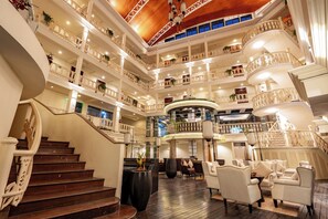 Lobby lounge - The Taksim Royal Beachfront Resort  (Patong)