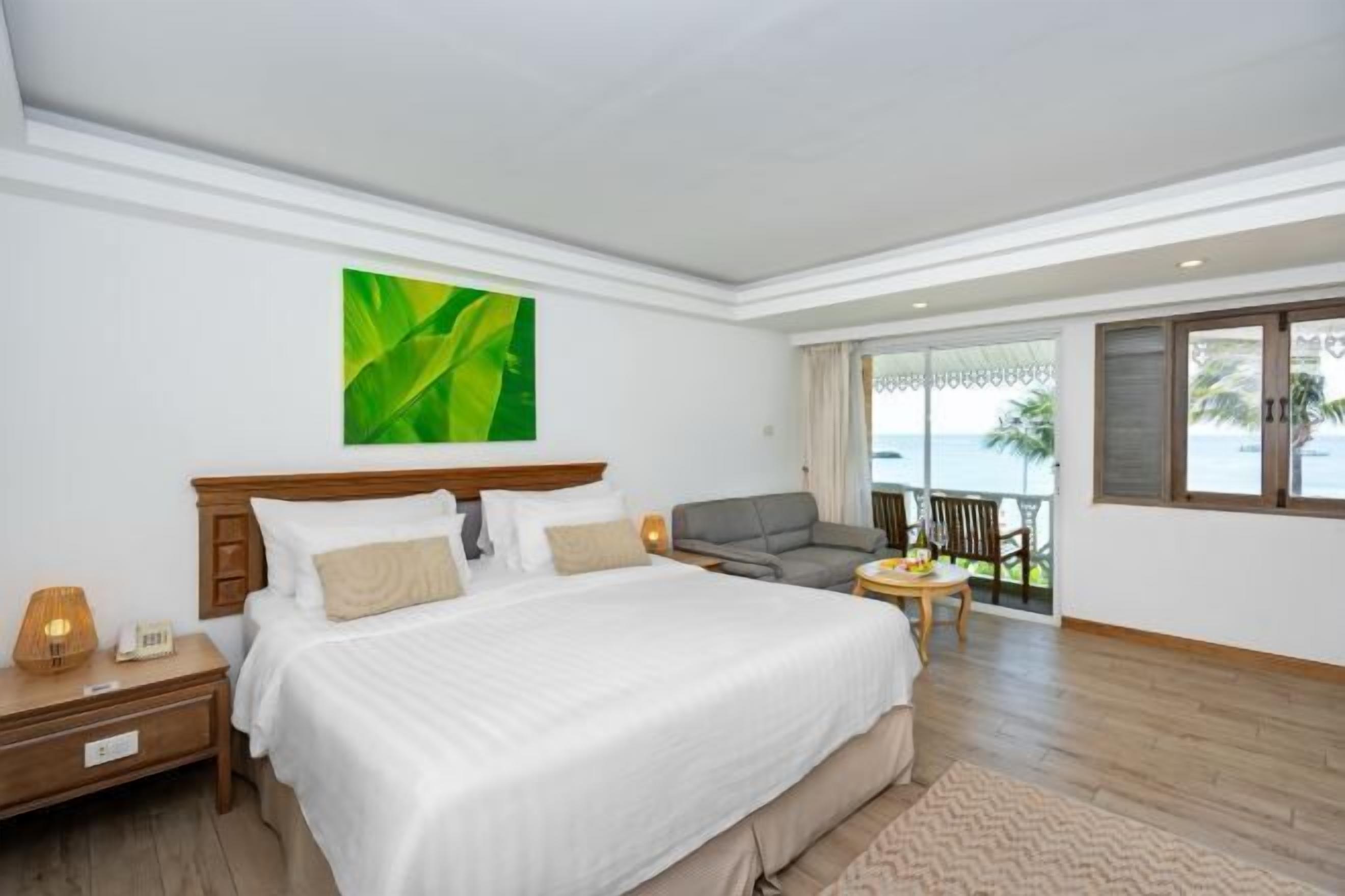 Desk, laptop workspace, free WiFi, bed sheets