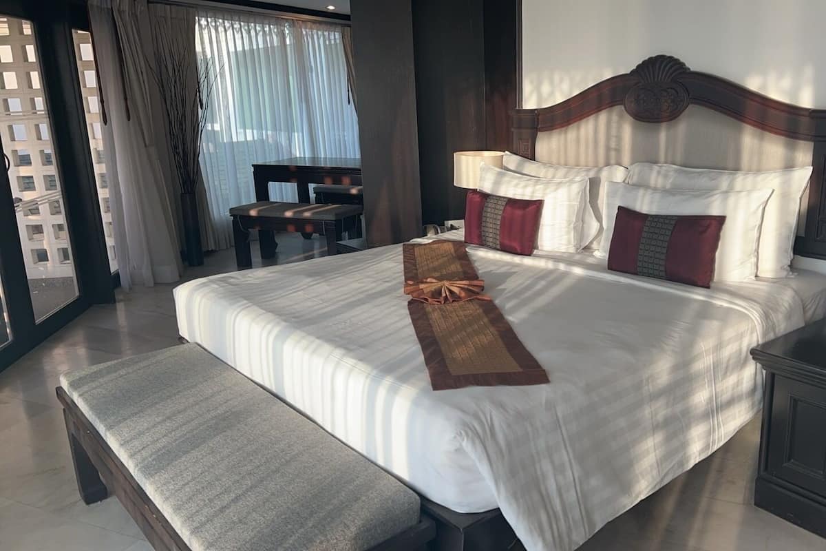 Deluxe Studio Suite, 1 Katil Raja (King), Sea View | Meja, Wi-fi percuma