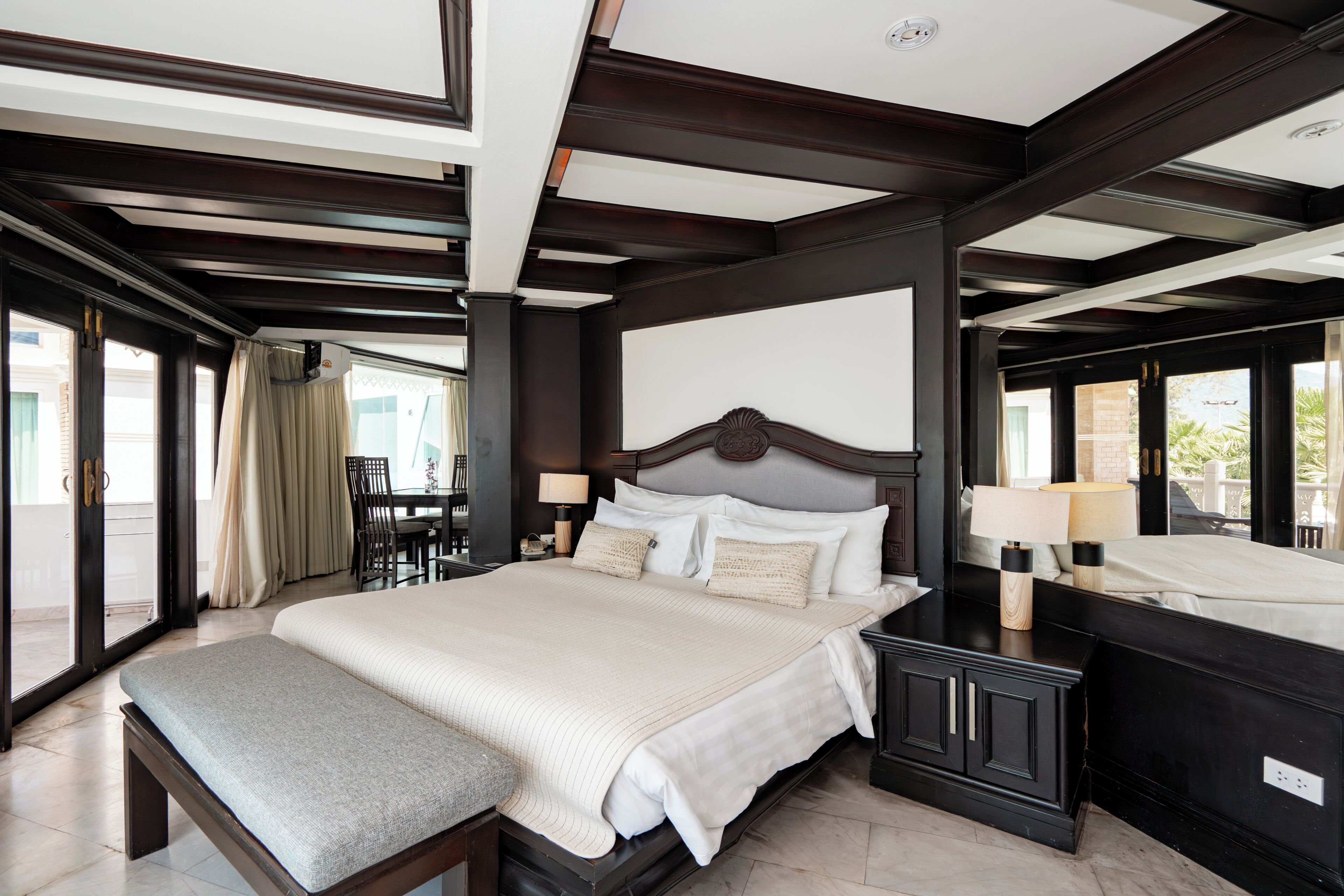 Chambre luxueuse | Bureau, espace de travail pour ordinateurs portables