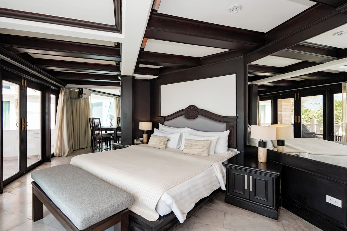 Chambre luxueuse | Bureau, espace de travail pour ordinateurs portables