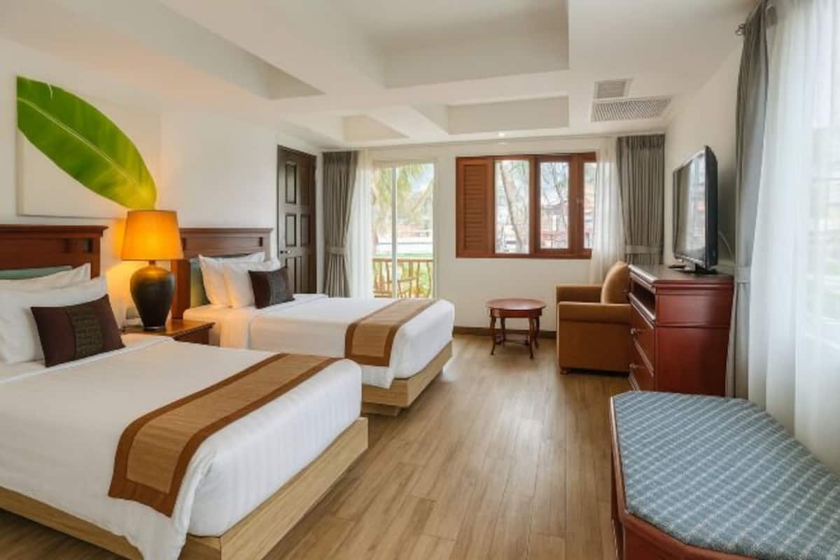 Desk, laptop workspace, free WiFi, bed sheets