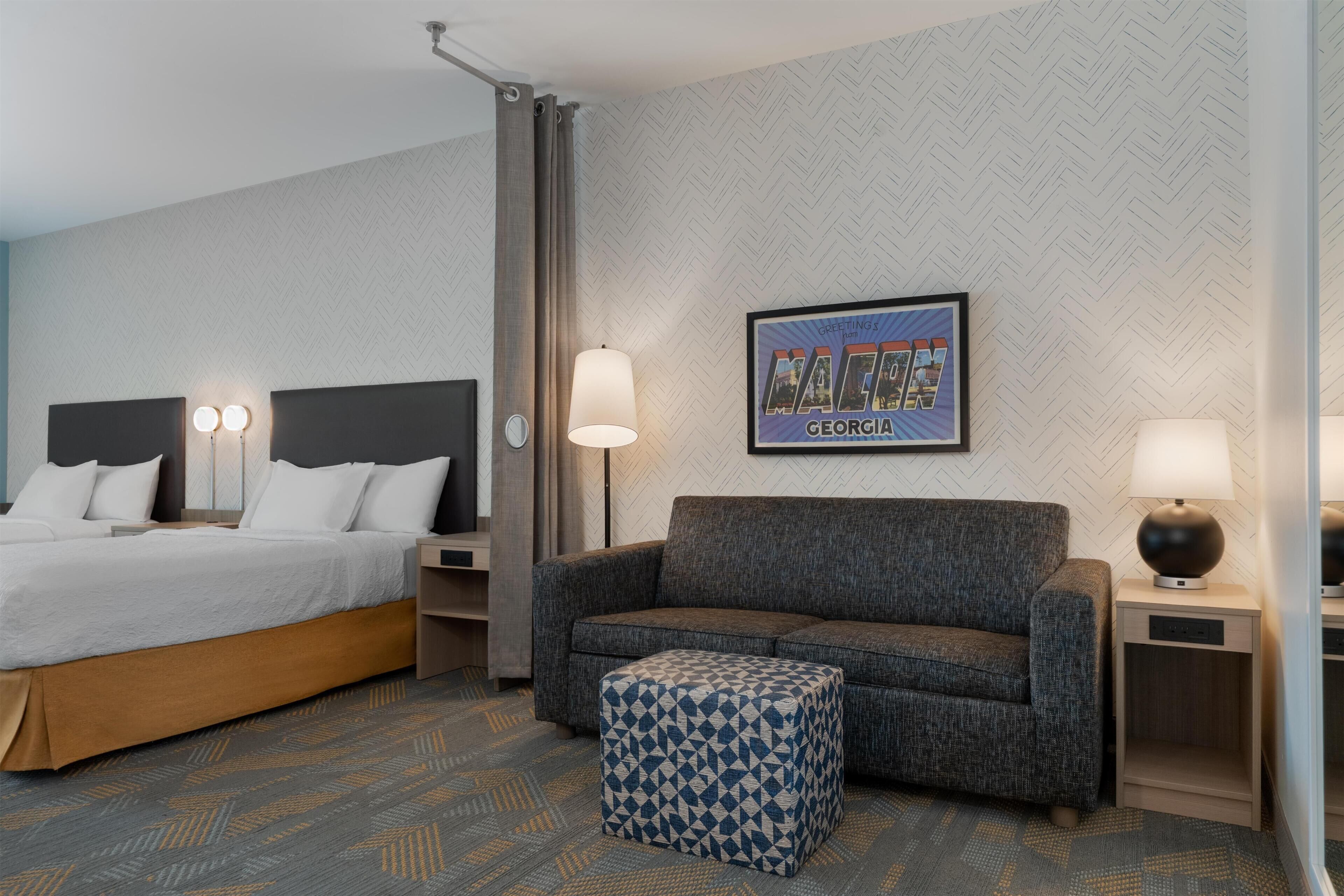 Studiosuite, 2 Queen-Betten, barrierefrei, Badewanne | Wohnbereich
