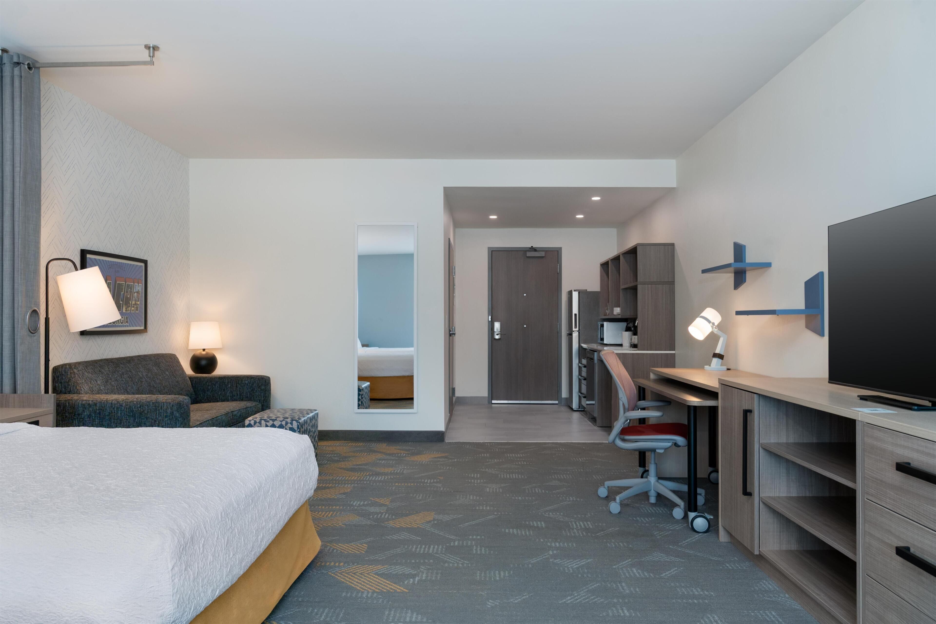 Studio Suite, 2 Queen Beds, Accessible, Bathtub | Living area