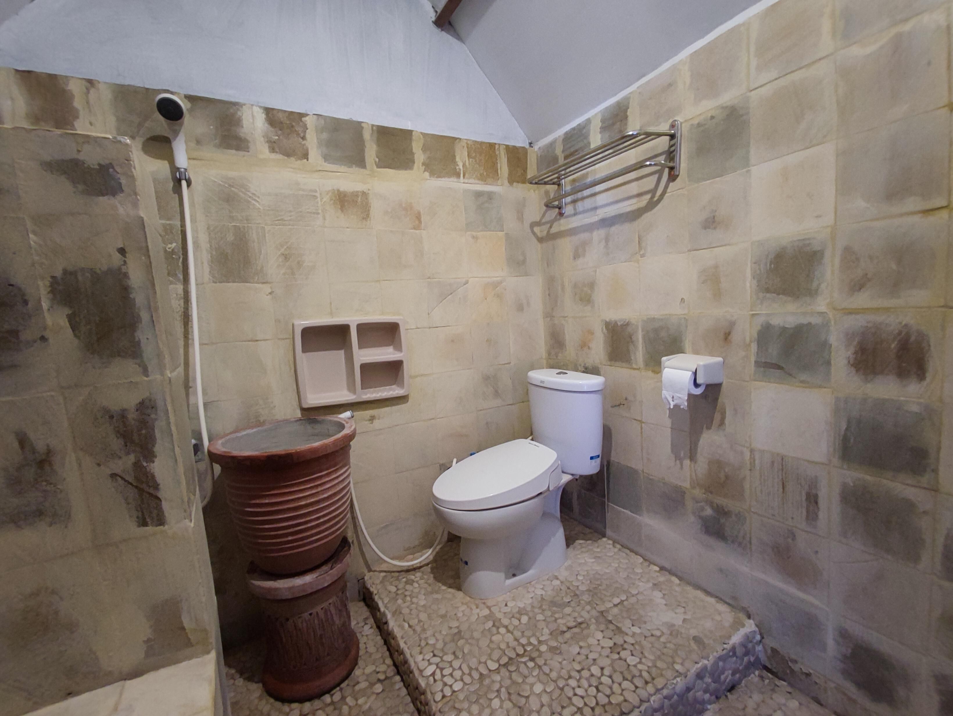 Classic-Villa, Meerblick | Badezimmer | Dusche, Handtücher, Seife, Shampoo