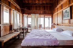Classic Villa, Ocean View | Desk, free WiFi